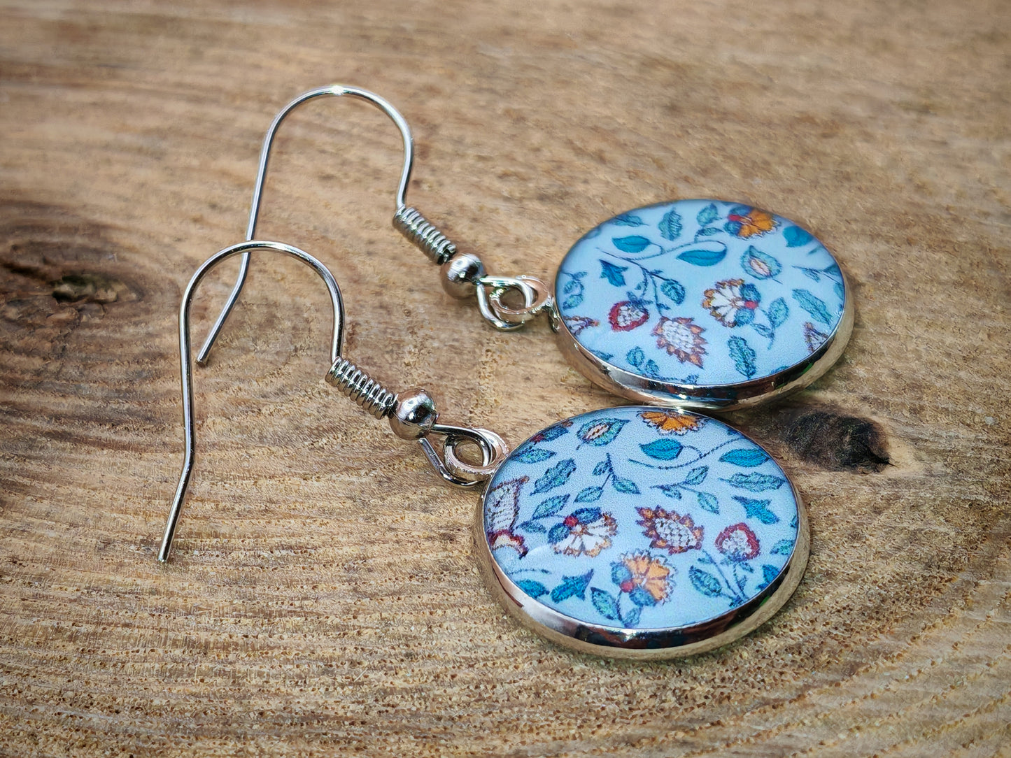 Boucles d’oreilles – Douceur florale sur ciel pastel
