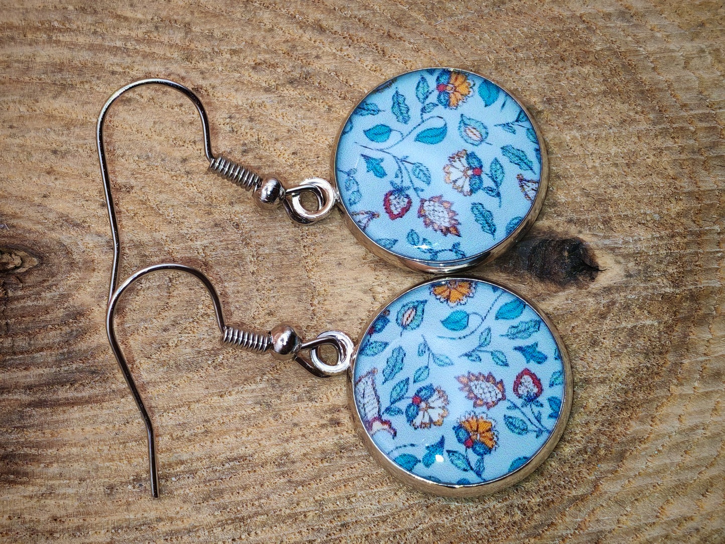 Boucles d’oreilles – Douceur florale sur ciel pastel