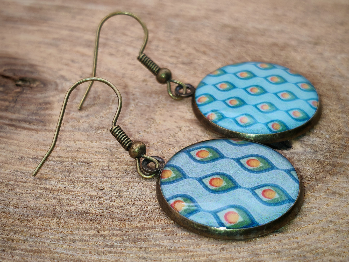 Boucles d’oreilles – Plumes de paon stylisées