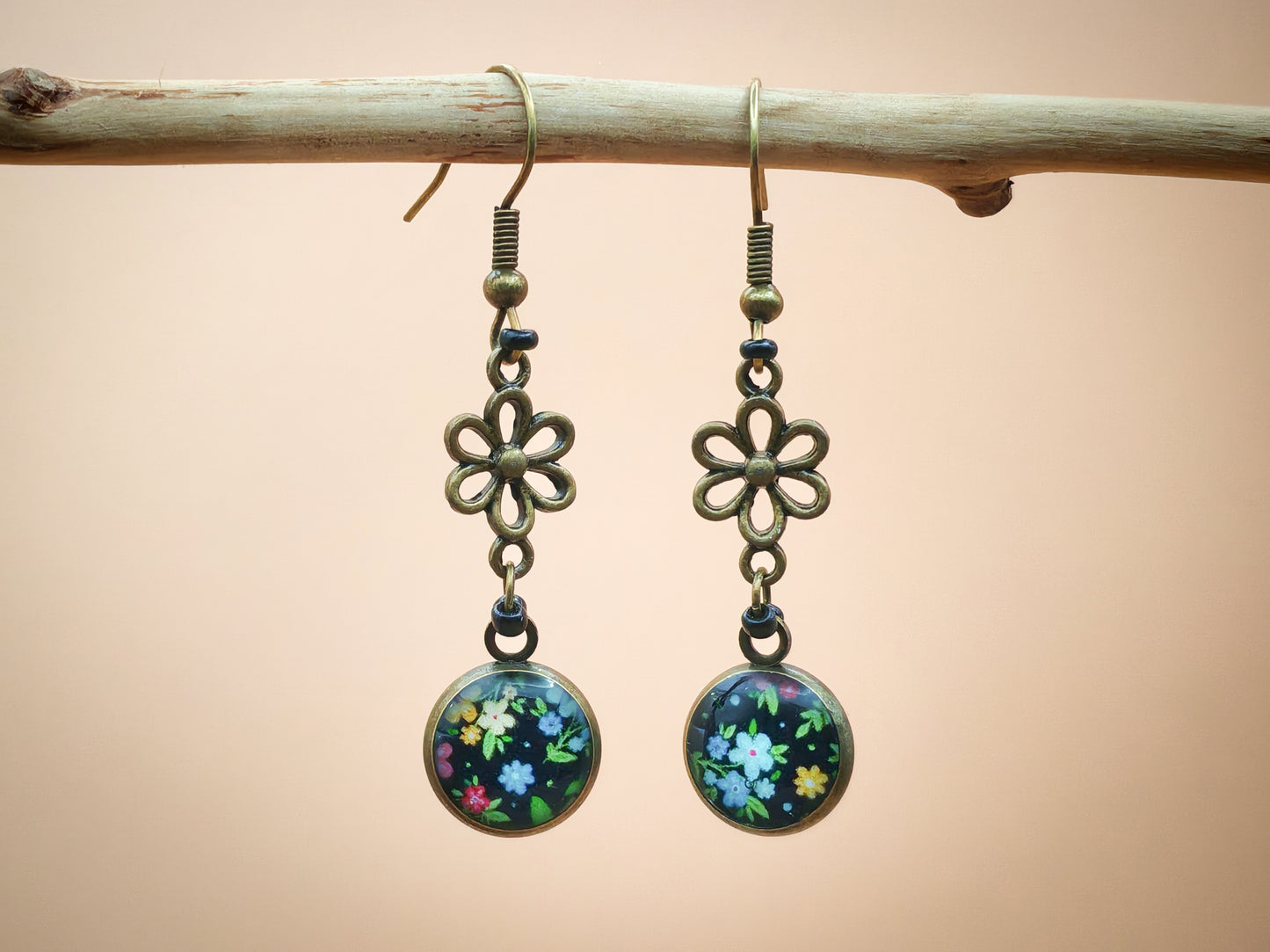 Boucles d’oreilles – Fleurs suspendues à la nuit