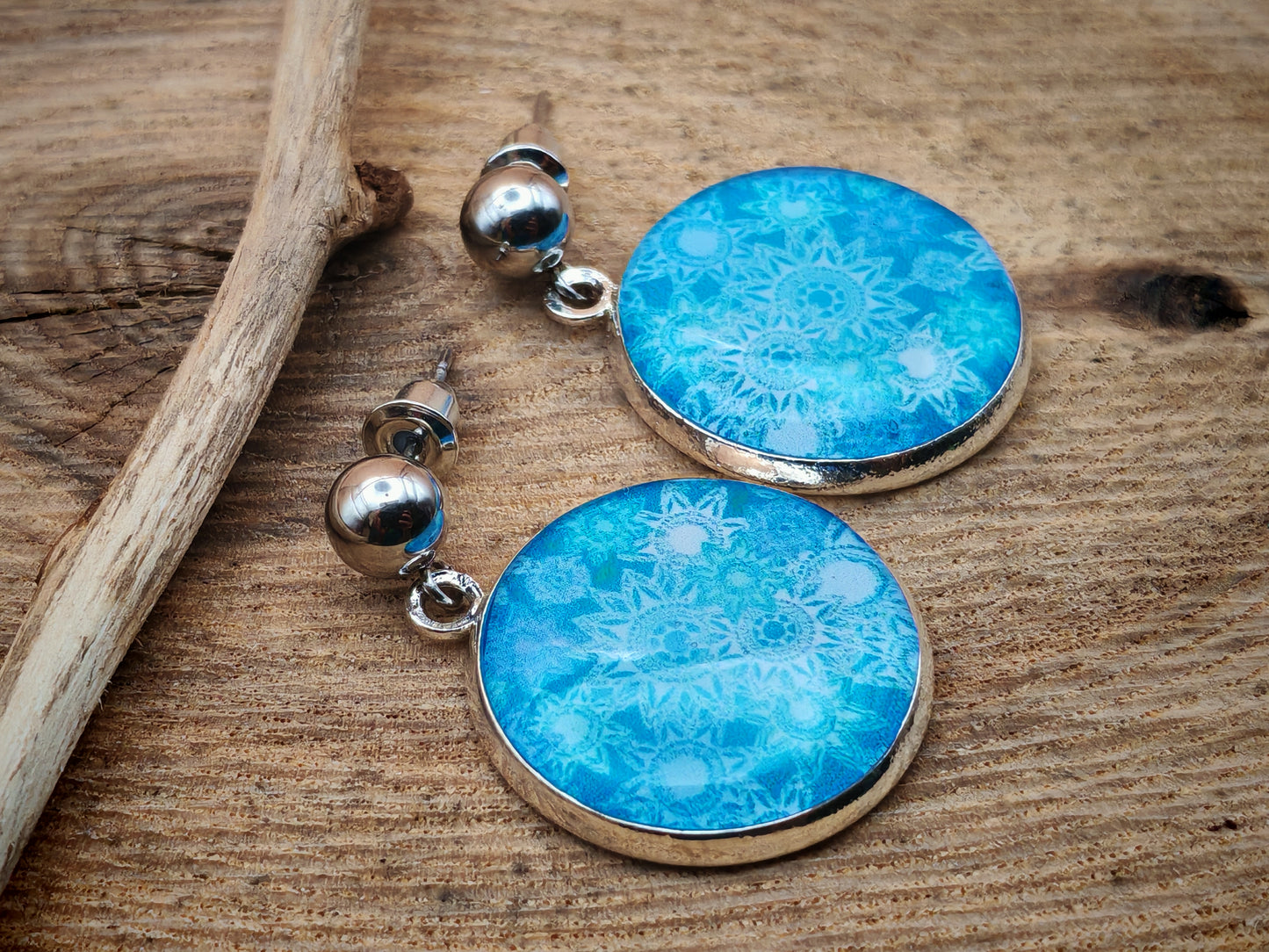 Boucles d’oreilles – Mandalas givrés sur bleu céleste
