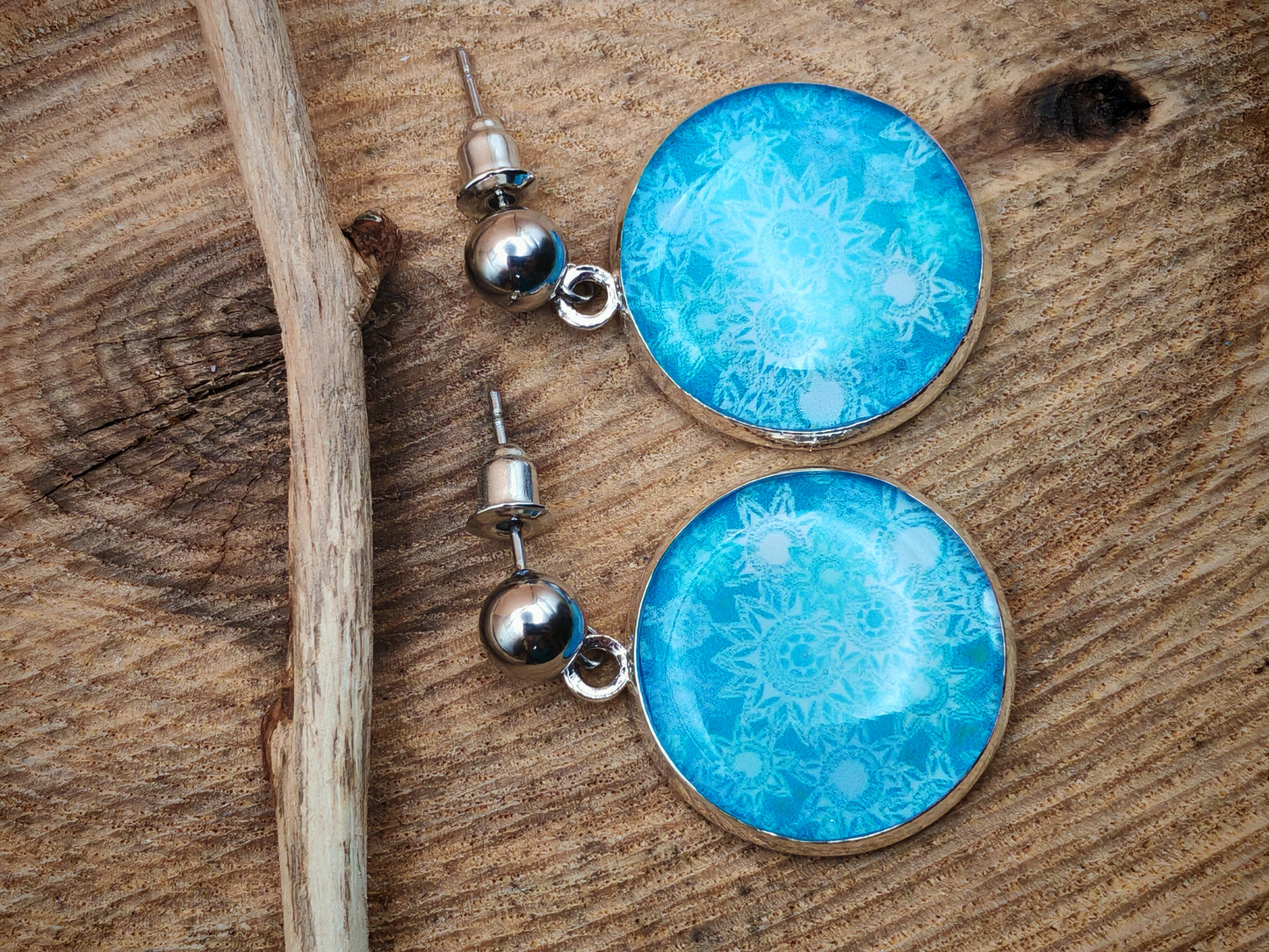 Boucles d’oreilles – Mandalas givrés sur bleu céleste