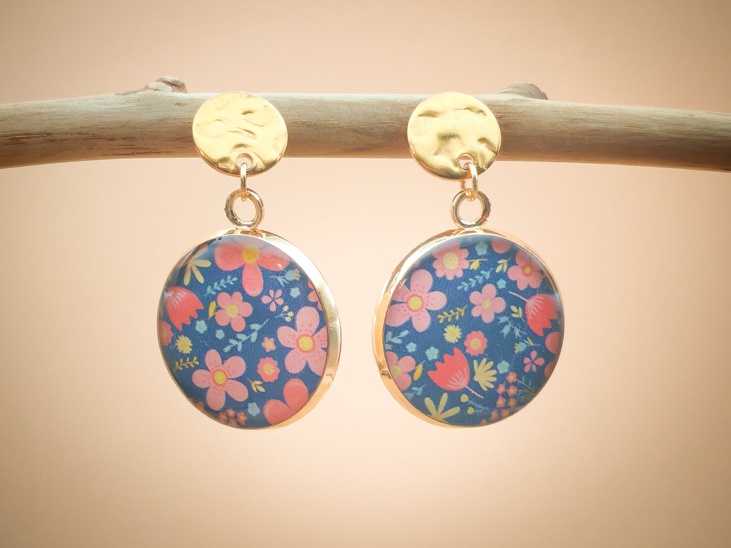 Boucles d’oreilles – Jardin de pétales sur ciel indigo