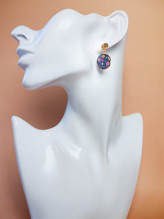 Boucles d’oreilles – Prairie enchantée sur bleu crépuscule