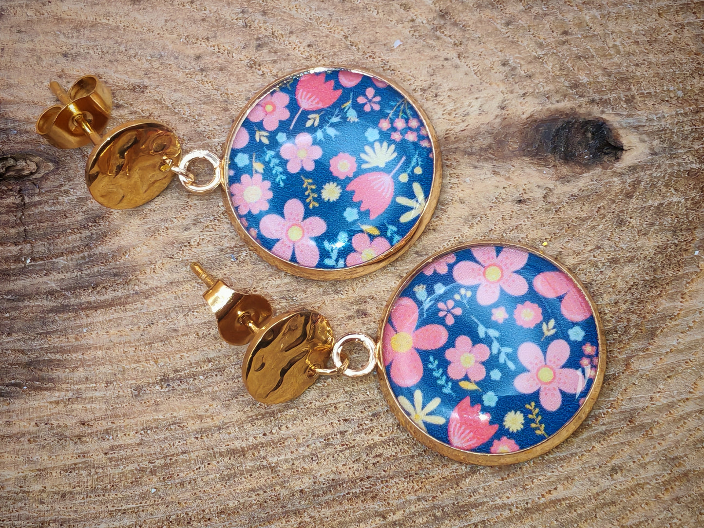 Boucles d’oreilles – Jardin de pétales sur ciel indigo