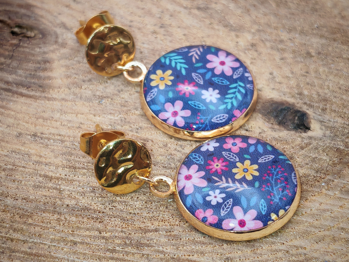 Boucles d’oreilles – Prairie enchantée sur bleu crépuscule