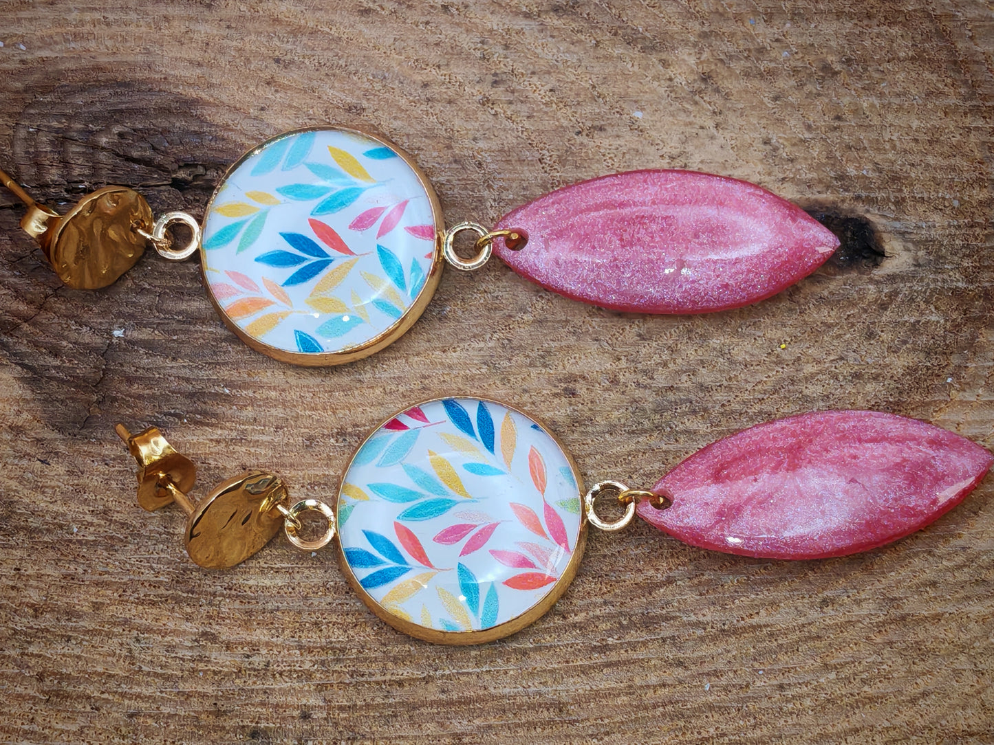 Boucles d’oreilles – Feuilles en fête et goutte framboise