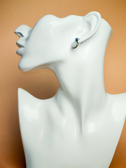 Clous d’oreilles – Jardin corail et bleu clair