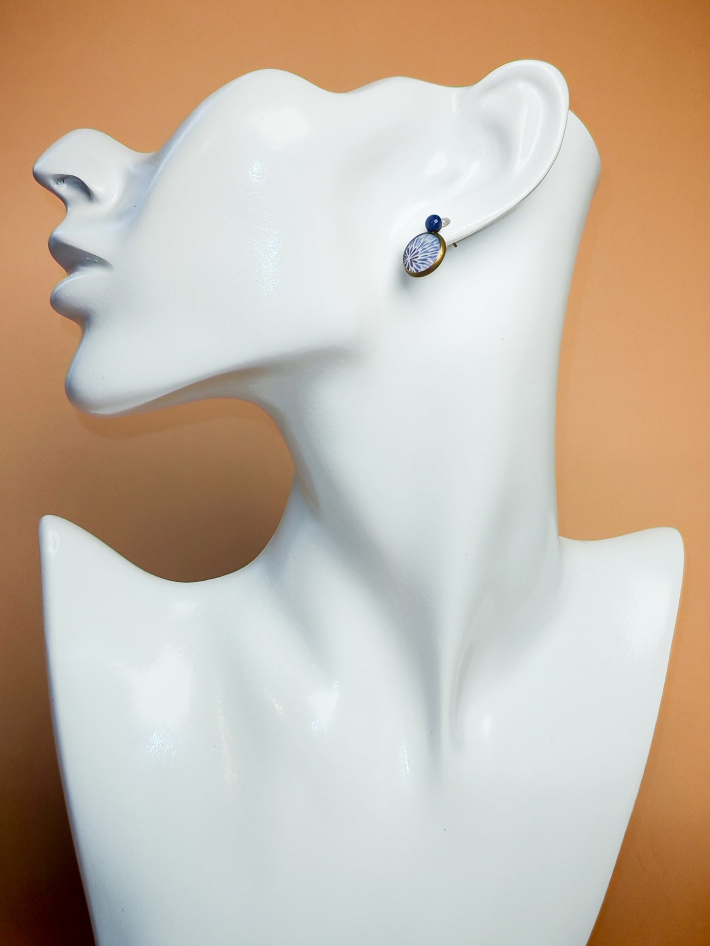 Clous d’oreilles – Spirales d’indigo sur ciel d’aquarelle