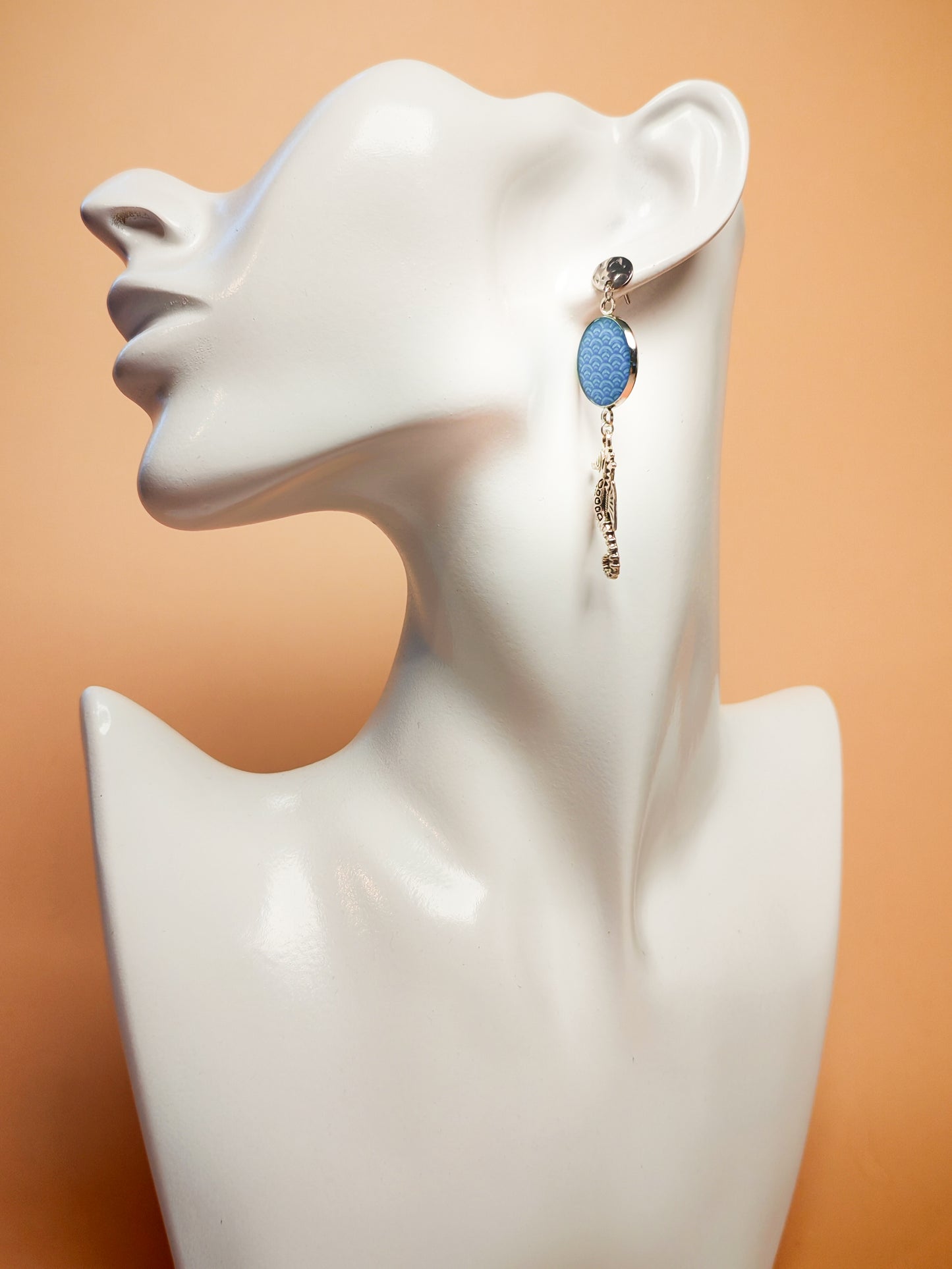 Boucles d'oreilles – Vagues indigo et hippocampes curieux