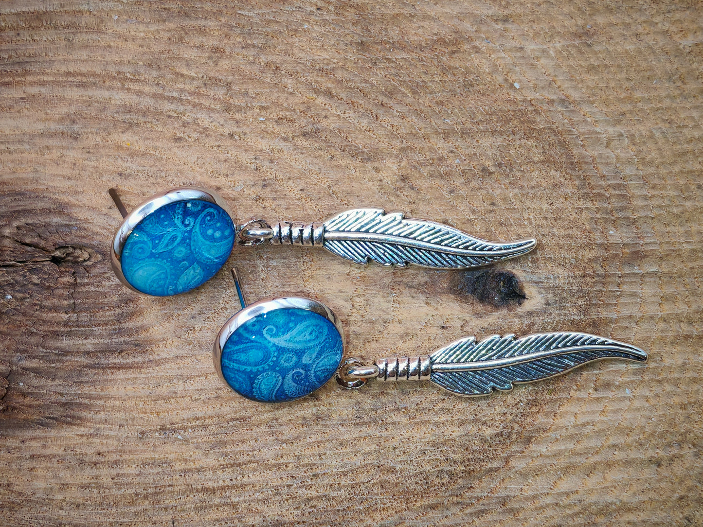 Boucles d’oreilles – Bleu cachemire et plume d’argent