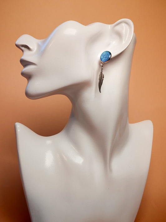 Boucles d’oreilles – Bleu cachemire et plume d’argent