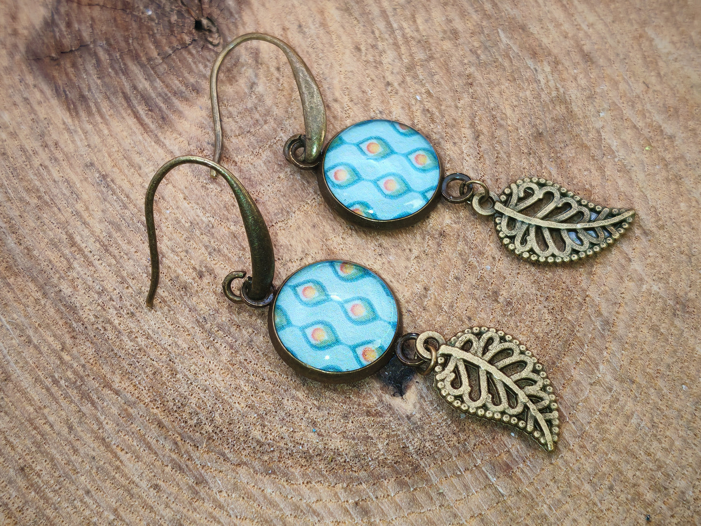 Boucles d’oreilles – Gouttes turquoise et feuillage d’ombre