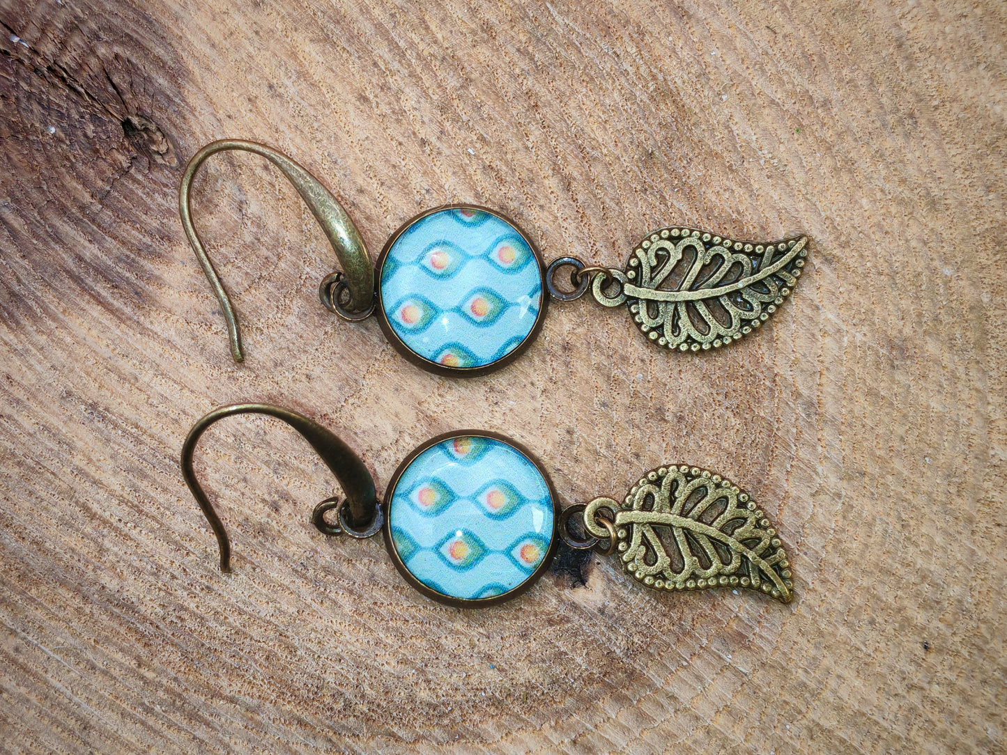 Boucles d’oreilles – Gouttes turquoise et feuillage d’ombre