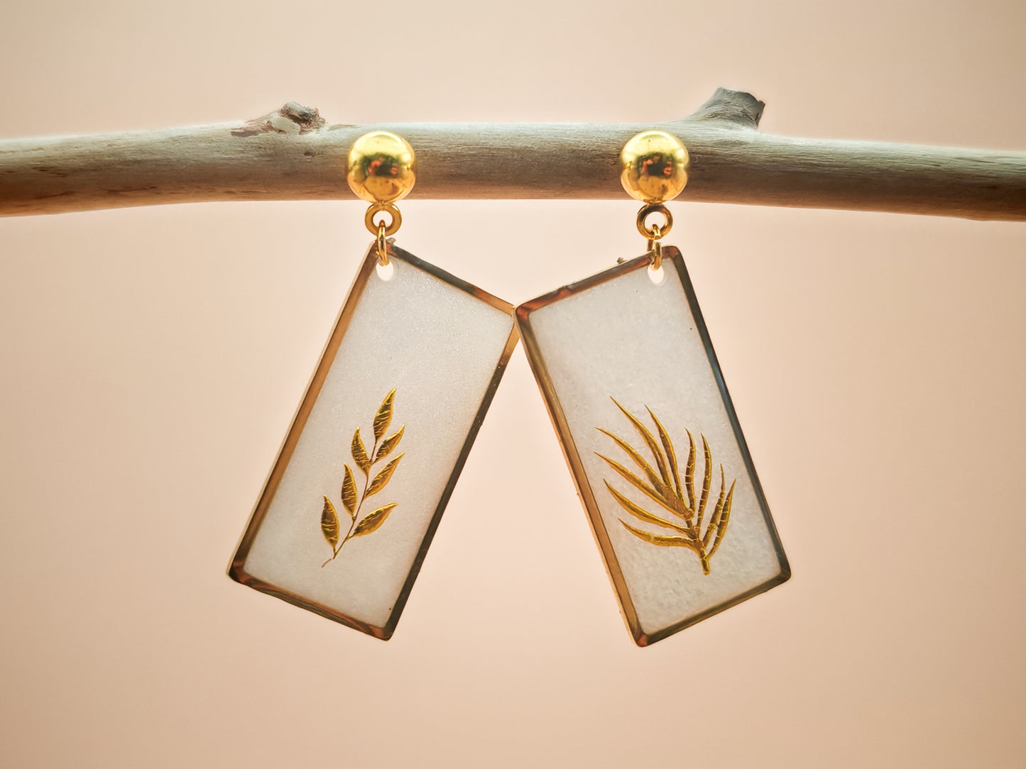 Boucles d’oreilles – Feuillages dorés suspendus