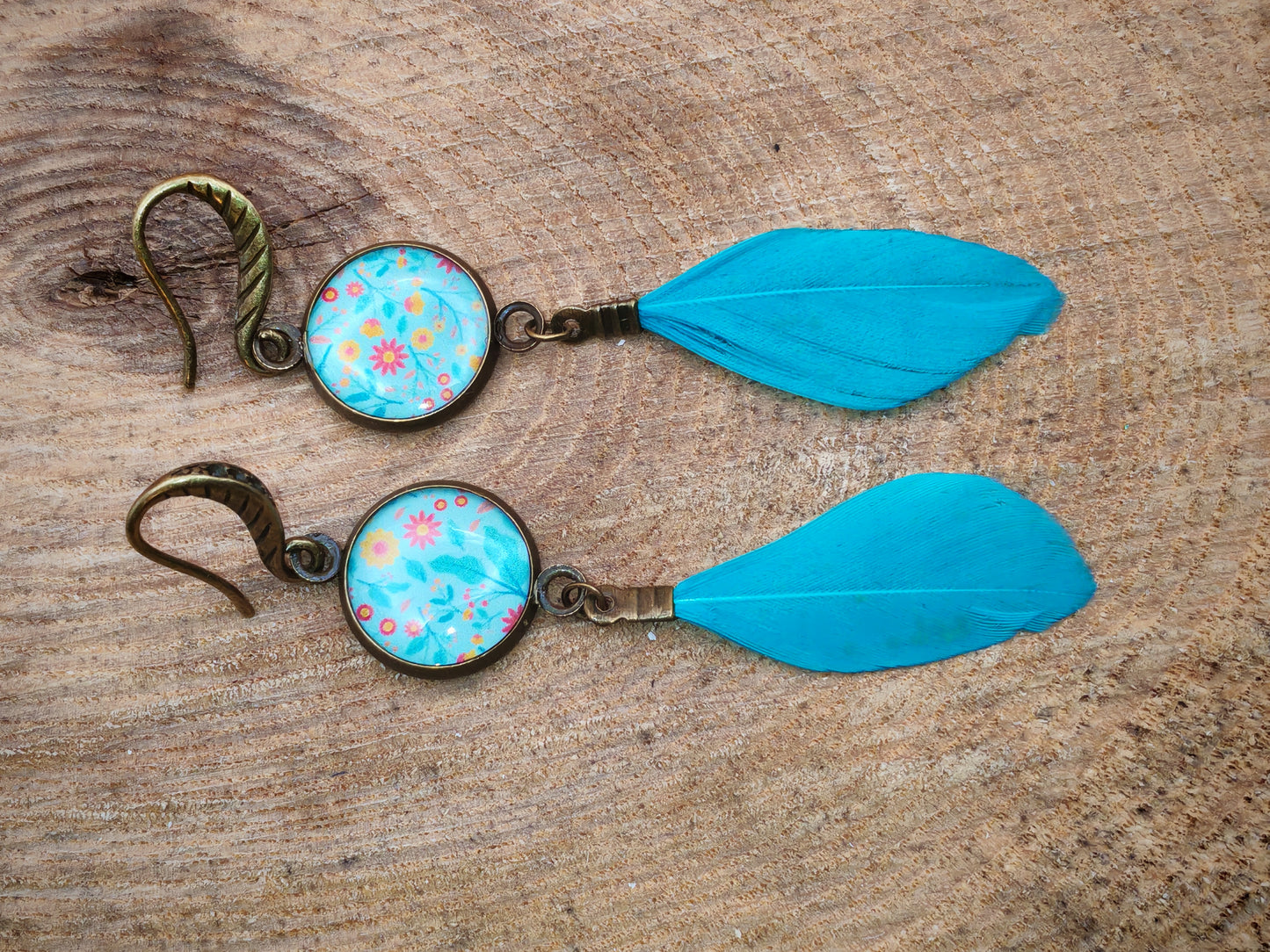 Boucles d’oreilles – Jardin fleuri et plume azur