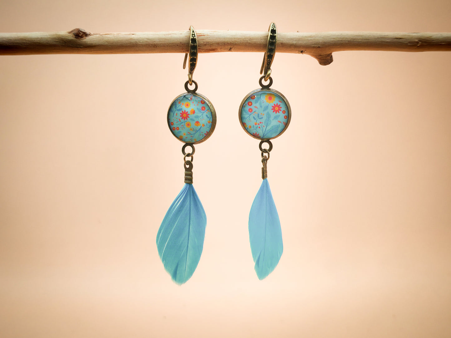 Boucles d’oreilles – Jardin fleuri et plume azur