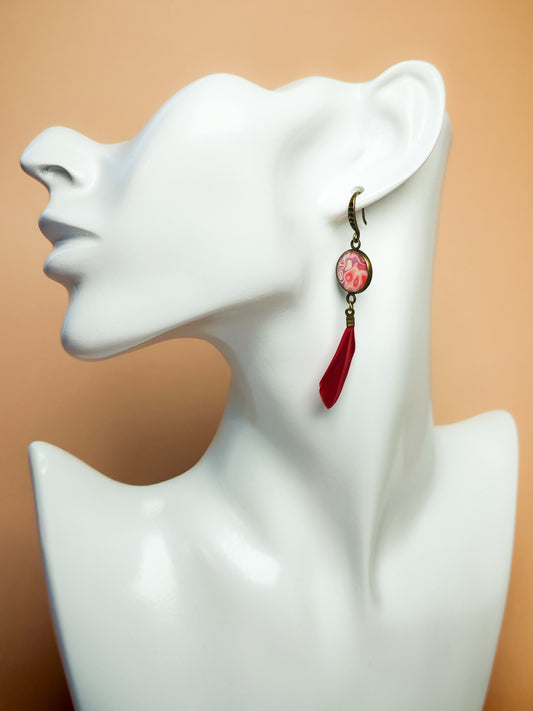 Boucles d’oreilles – Marbré rosé et plume bordeaux