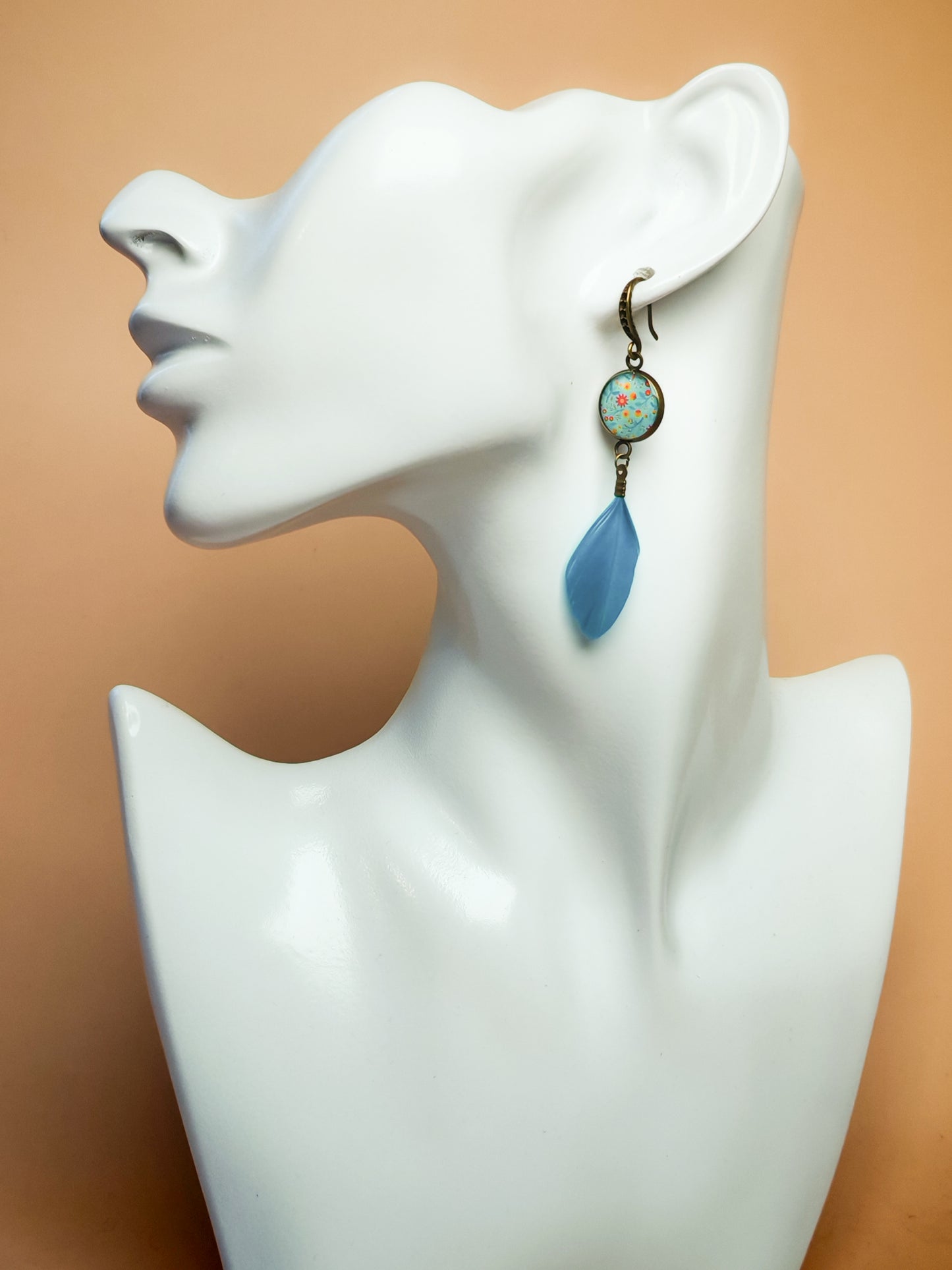 Boucles d’oreilles – Jardin fleuri et plume azur