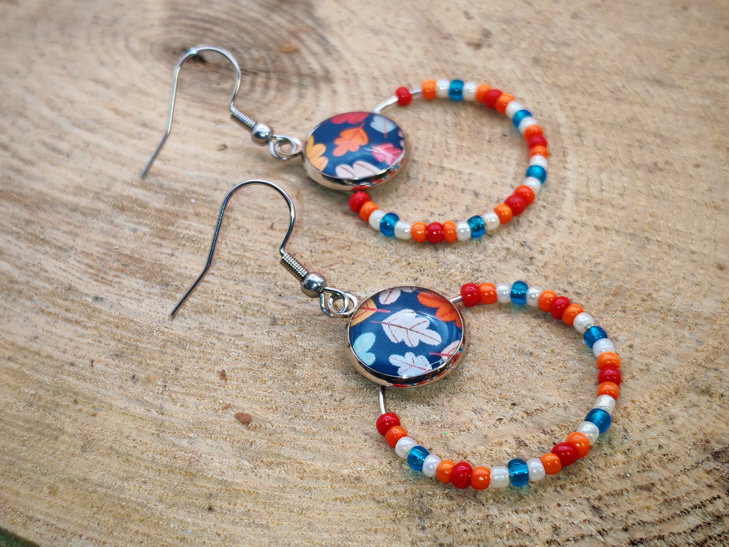 Boucles d’oreilles – Créoles argentées & cabochons feuillage automnal
