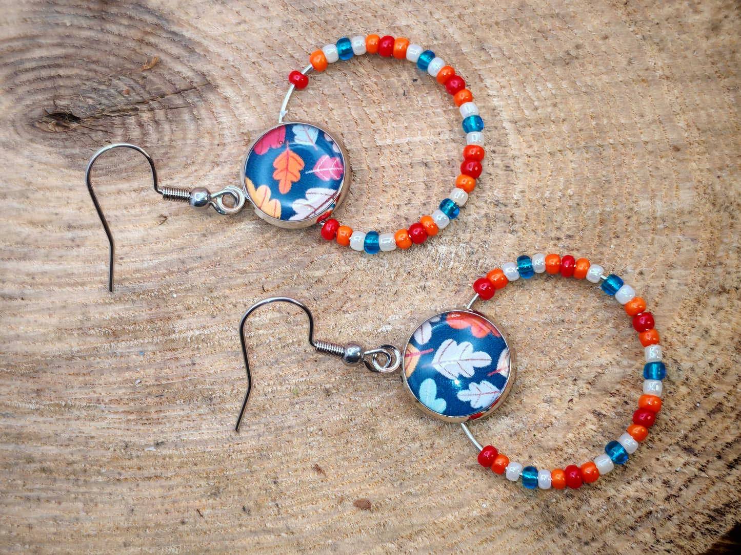 Boucles d’oreilles – Créoles argentées & cabochons feuillage automnal