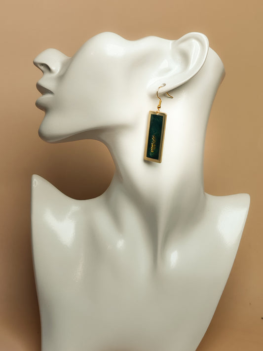 Boucles d’oreilles – Brins dorés sur vert profond