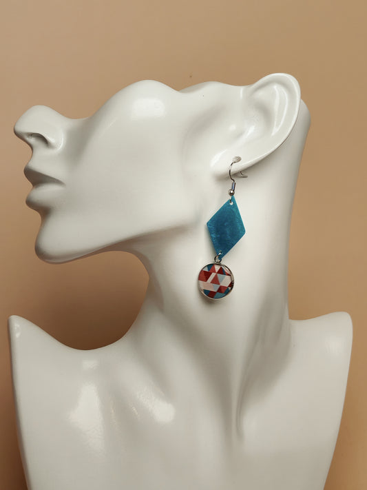 Boucles d’oreilles – Reflets turquoise et géométrie rouge brique