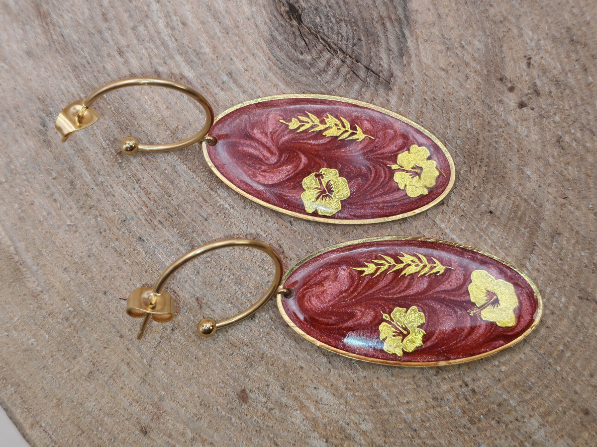 Boucles d’oreilles – Fleurs dorées sur fond rouge cuivré