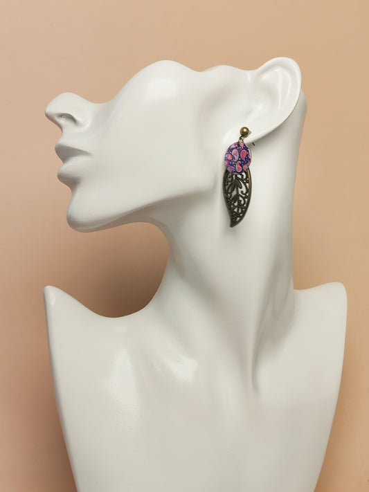 Boucles d’oreilles – Feuilles bronze et arabesques violettes