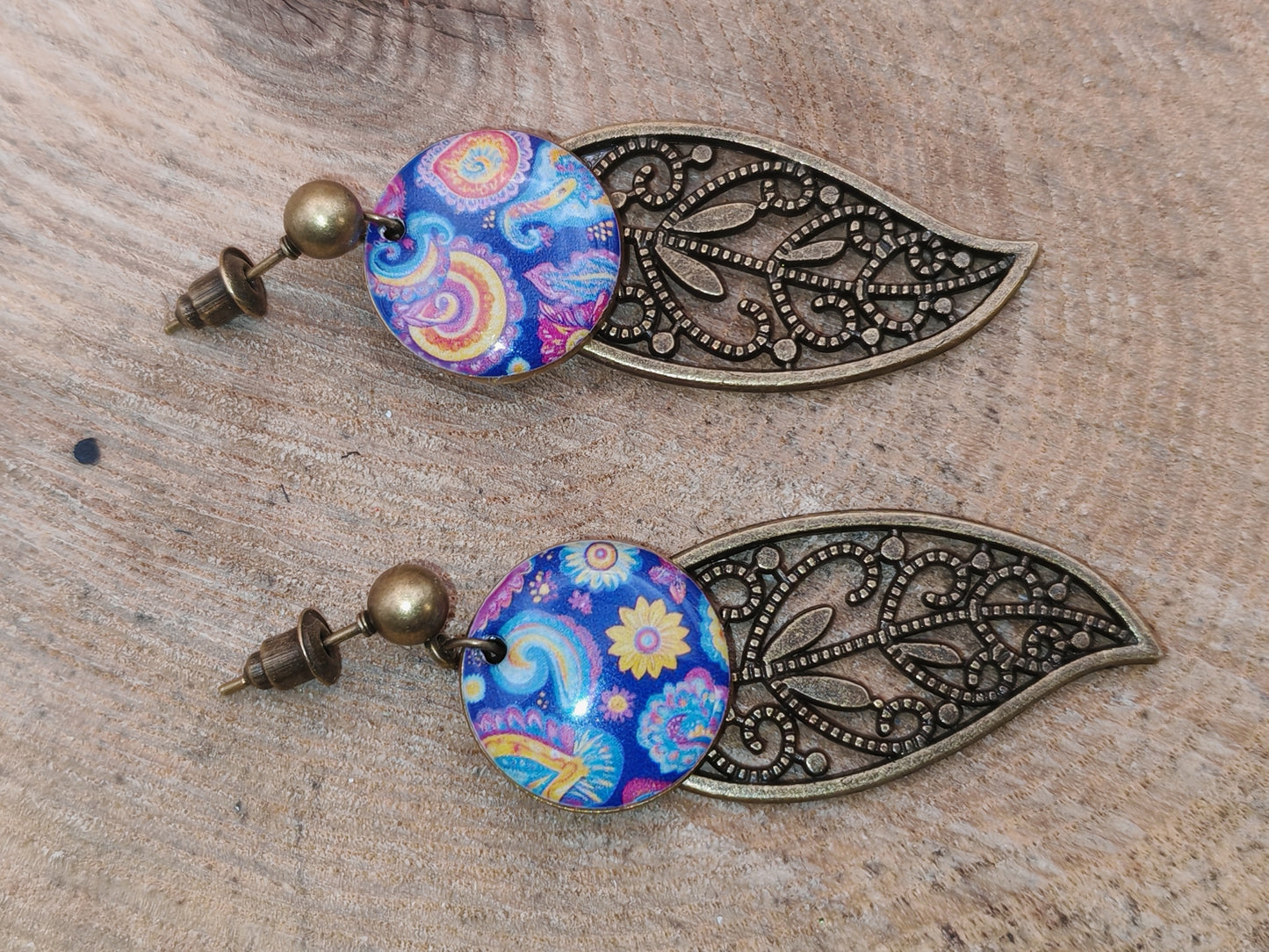 Boucles d’oreilles – Feuilles bronze et tourbillons violets
