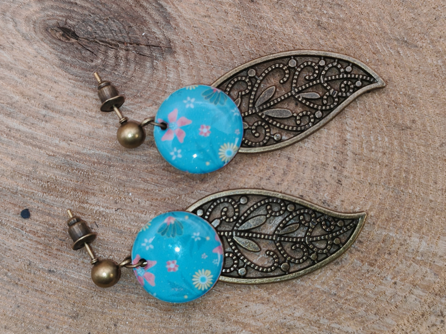 Boucles d’oreilles – Feuilles bronze et ciel fleuri