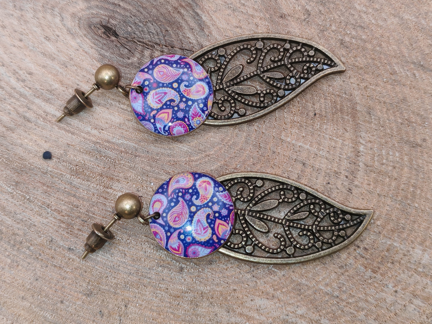Boucles d’oreilles – Feuilles bronze et arabesques violettes