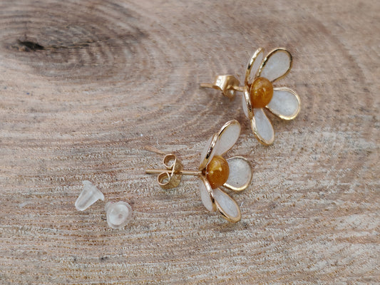 Clous d’oreilles – Marguerite au cœur solaire