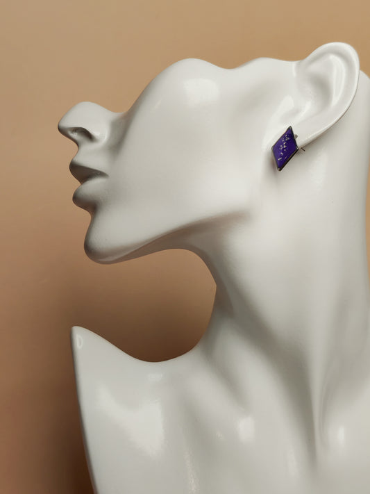 Clous d’oreilles – Losanges violets aux éclats argentés