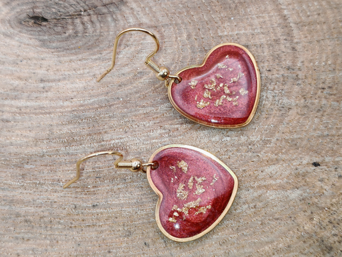 Boucles d’oreilles – Cœurs rouges lumineux aux éclats dorés