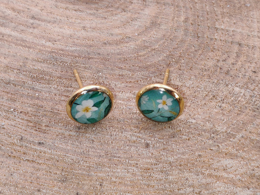 Clous cabochon de 8 mm – Fleurs blanches sur fond vert