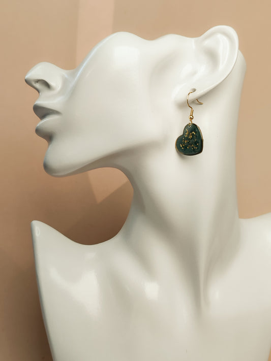 Boucles d’oreilles – Cœurs lumineux vert bleuté aux éclats dorés