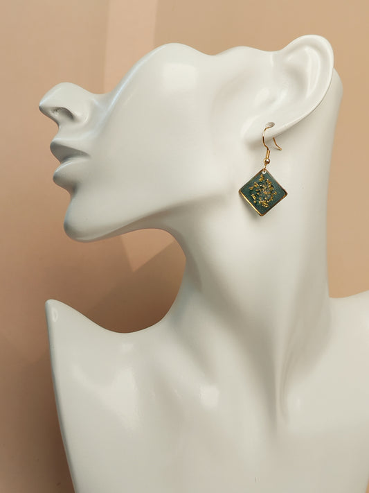 Boucles d’oreilles – Carrés verts profond aux éclats dorés