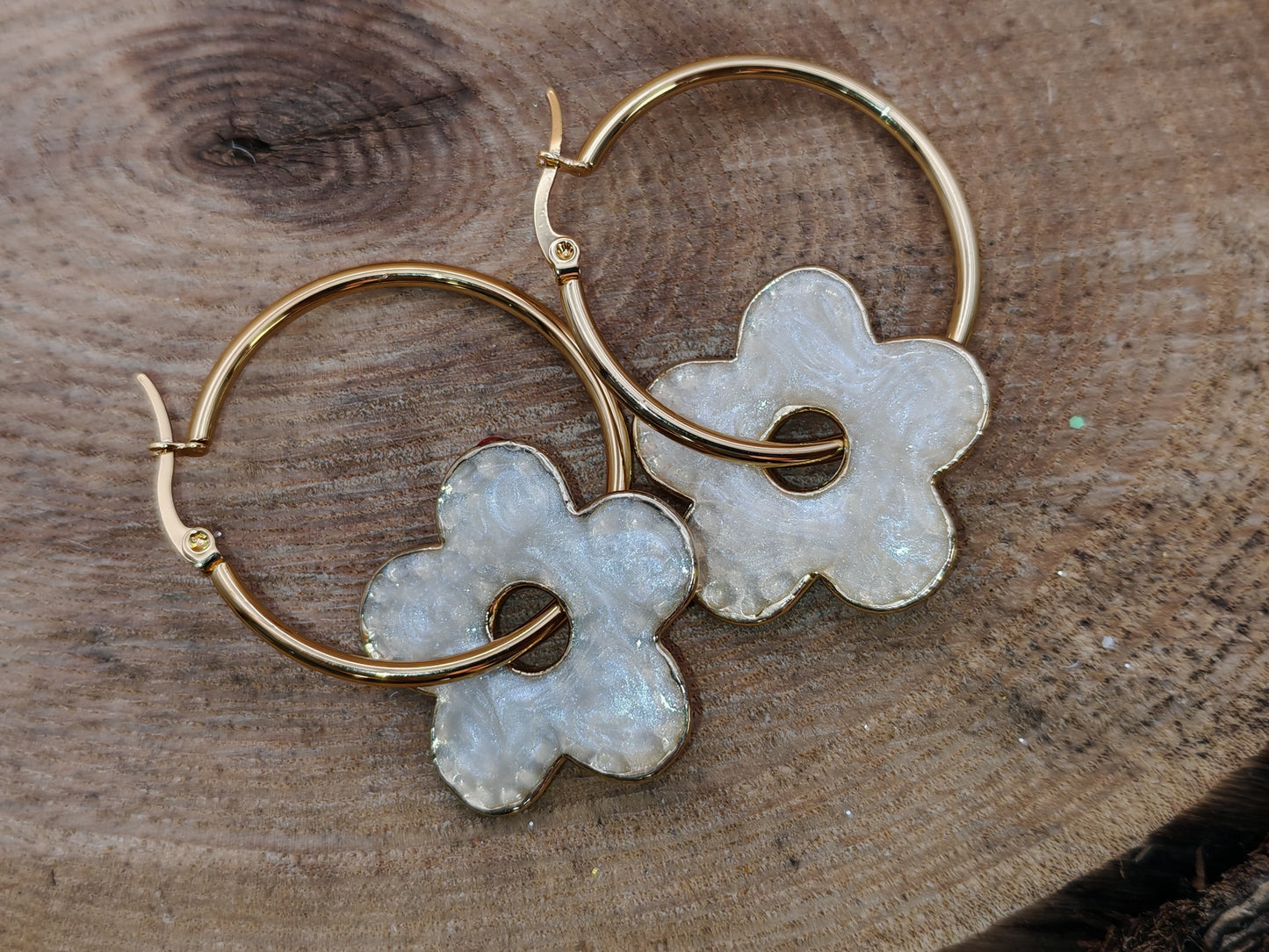 Boucles d’oreilles – Fleurs nacrées