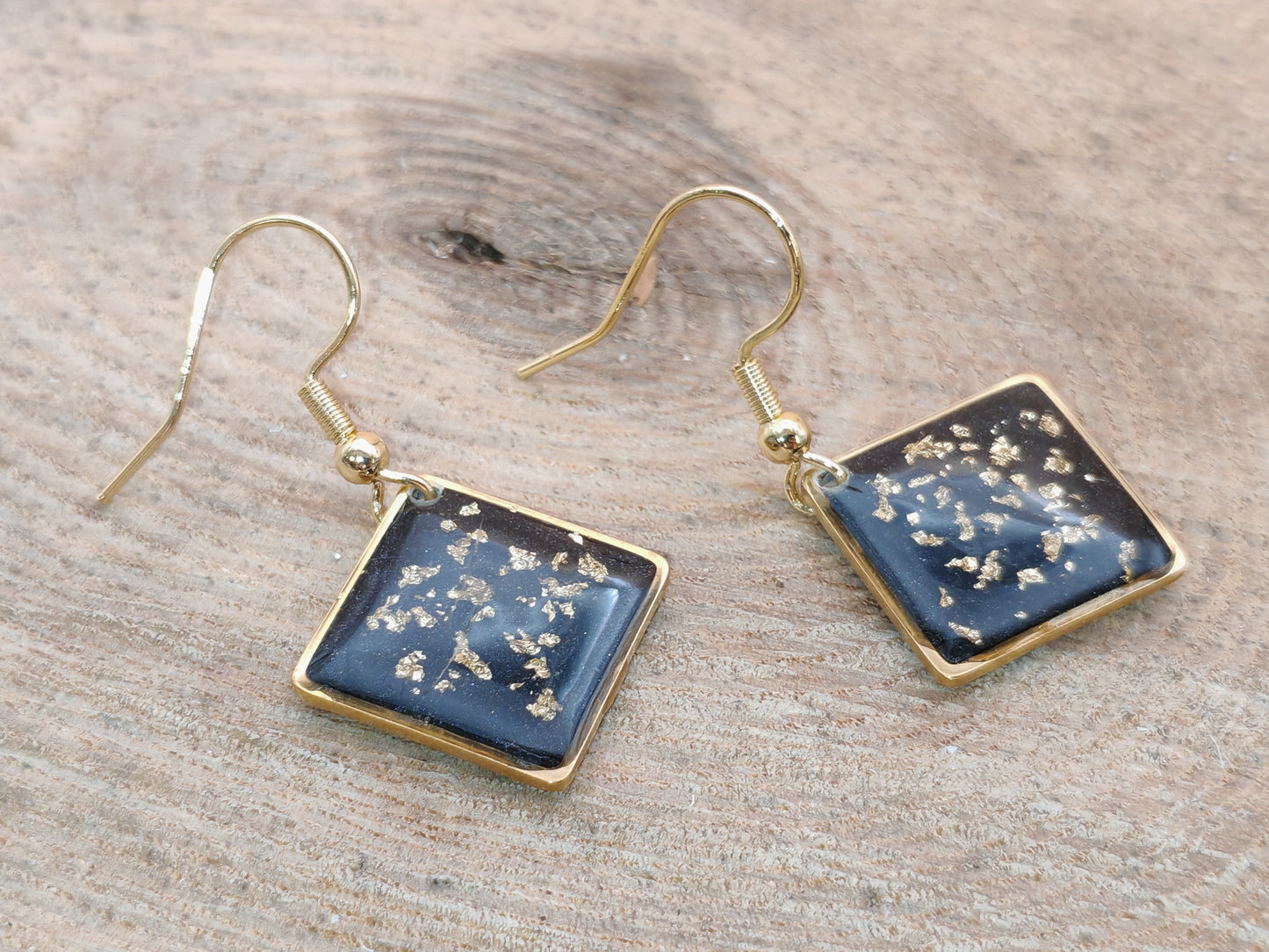 Boucles d’oreilles – Carrés noirs éclats dorés