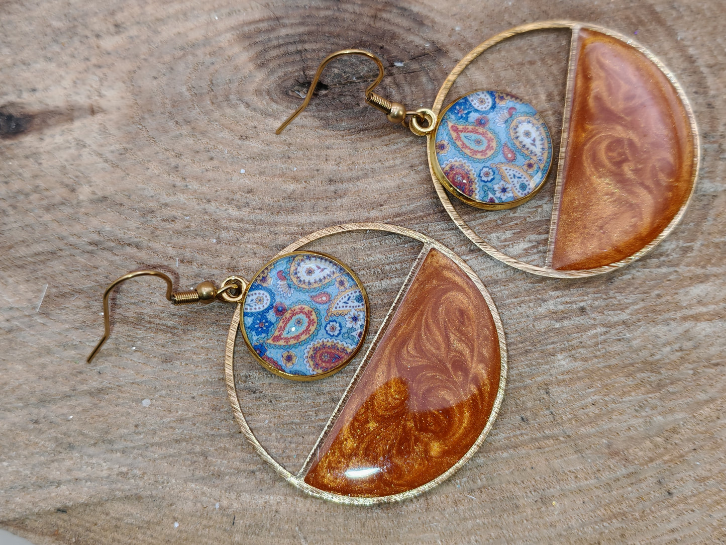 Boucles d’oreilles – Demi-lunes ambrées et motifs bohèmes