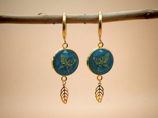 Boucles d’oreilles – Papillon turquoise et feuille dorée