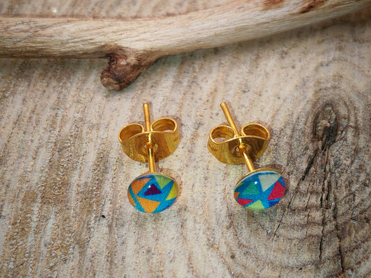 Clous d’oreille – Éclats géométriques colorés