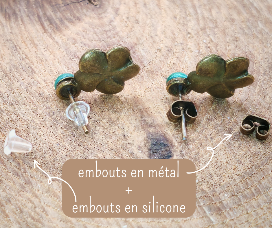 Clous d’oreilles – Fleur bohème et touche de couleur