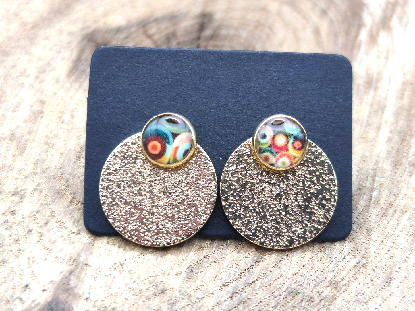Clous d'oreille, cabochon de 6mm de diamètre en résine sur imprimé, motif asymétrique, fait main