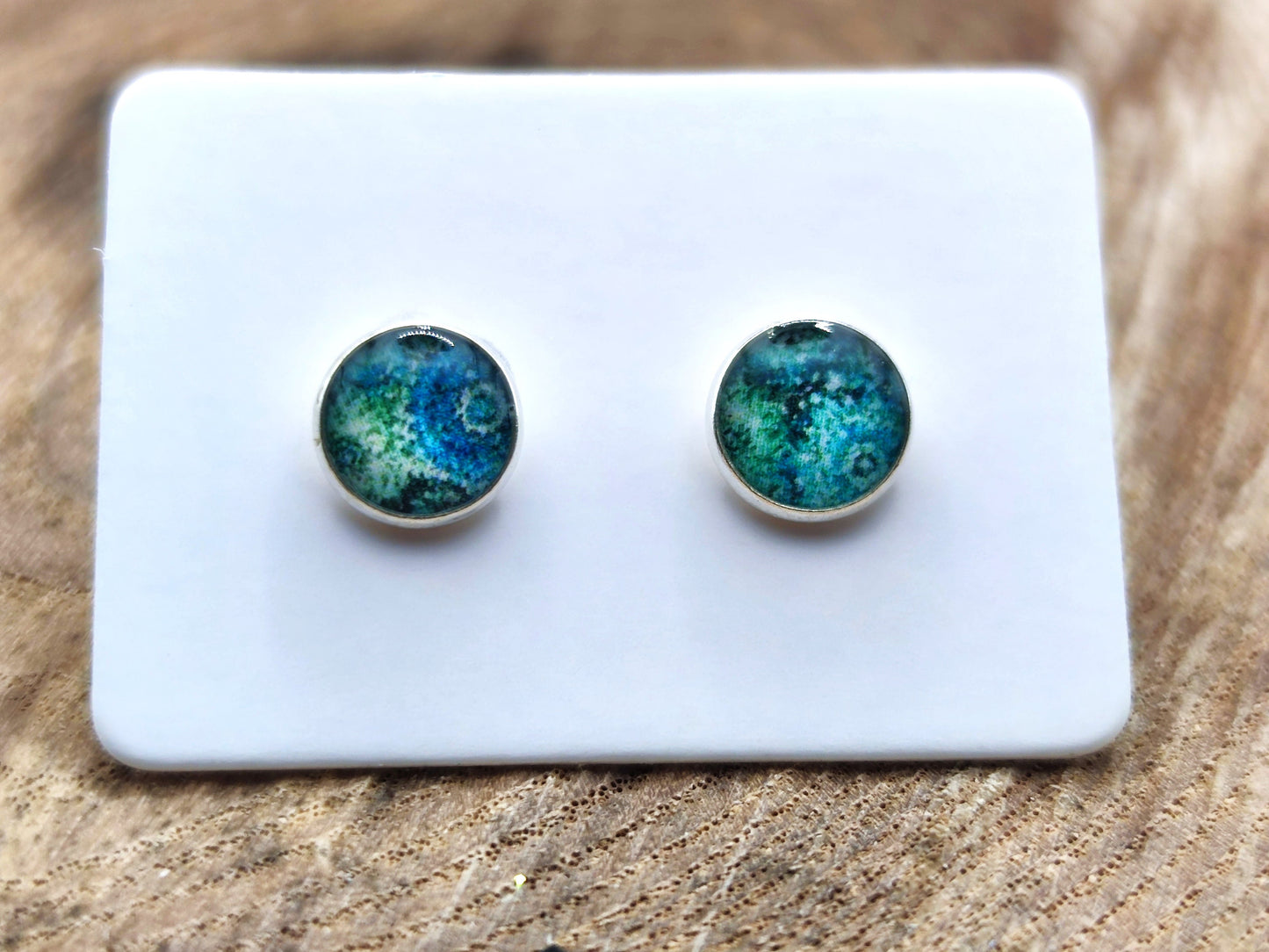 Clous d'oreille, acier inoxydable, cabochon de 6mm de diamètre en résine sur imprimé, fait main