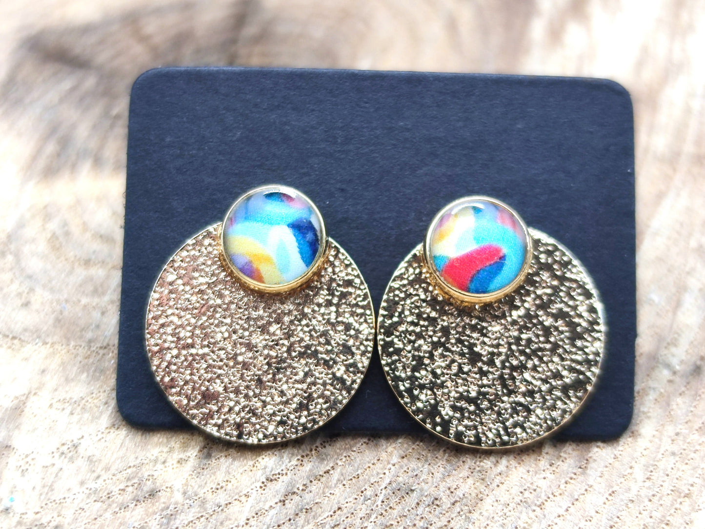 Clous d'oreille, cabochon de 6mm de diamètre en résine sur imprimé, motif asymétrique, fait main