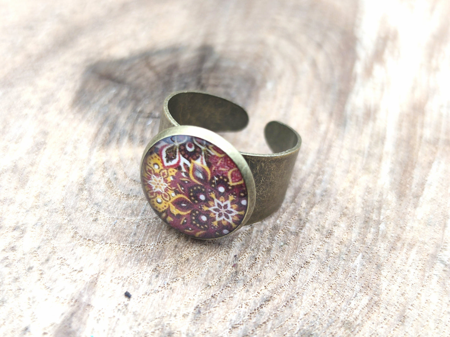 Bague, laiton couleur bronze, cabochon de 14 mm de diamètre en résine sur imprimé, fait main