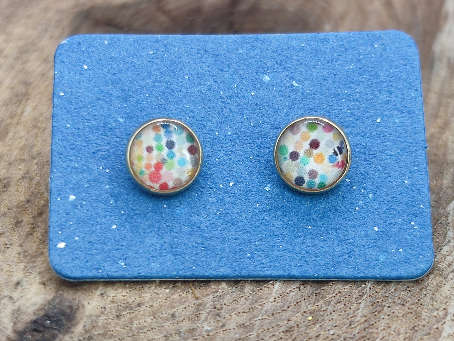 Clous d'oreille, acier inoxydable, cabochon de 6mm de diamètre en résine sur imprimé, fait main