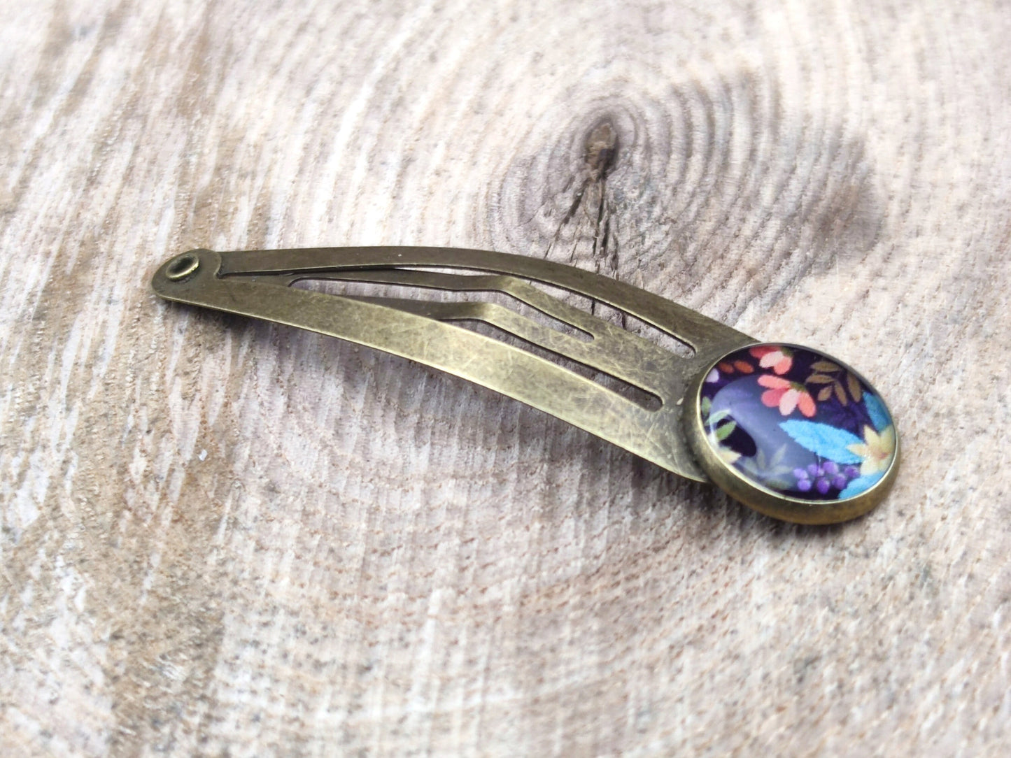 Barrette, cabochon de 12 mm de diamètre en résine sur imprimé, fait main